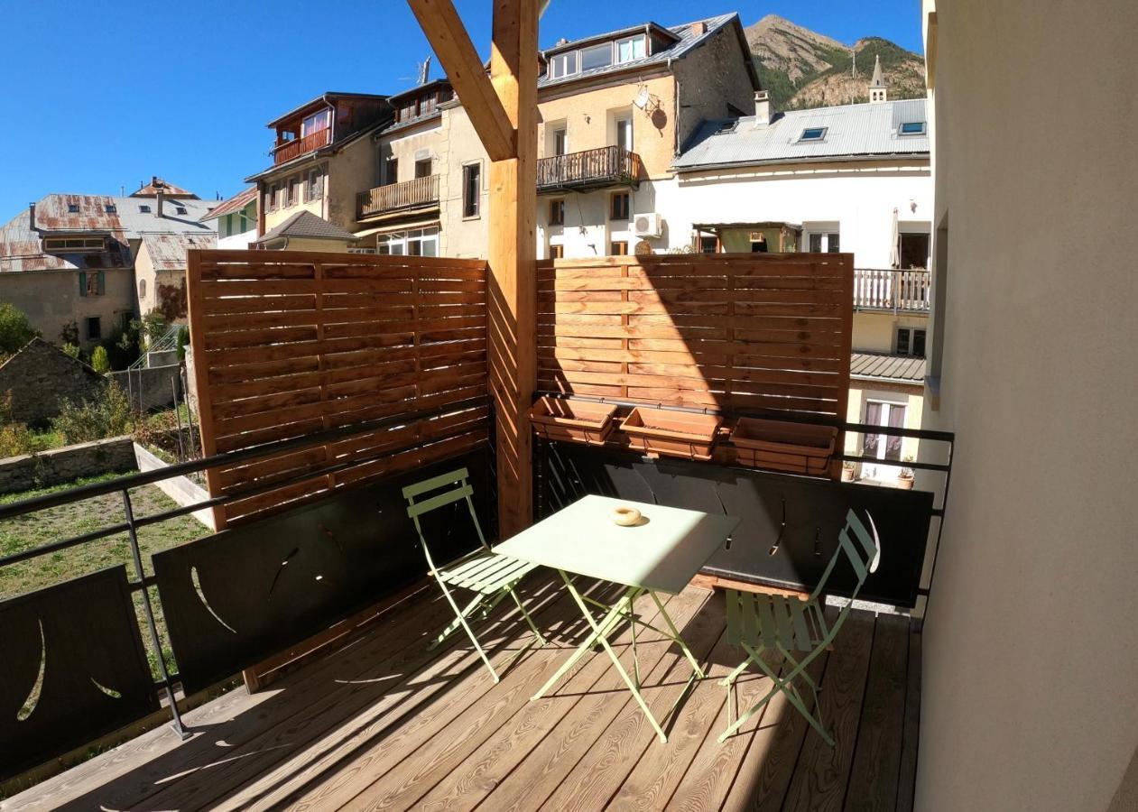 Maison Neuve Proche De Barcelonnette Жозьє Екстер'єр фото